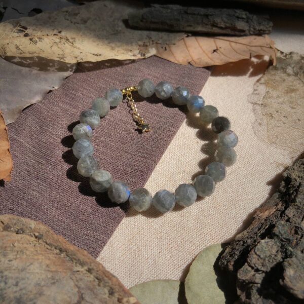 Labradorite 8-8.5ly